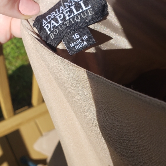 NWT Adrianna Papell Formal Beaded Dress
Run small - Picture 15 of 15